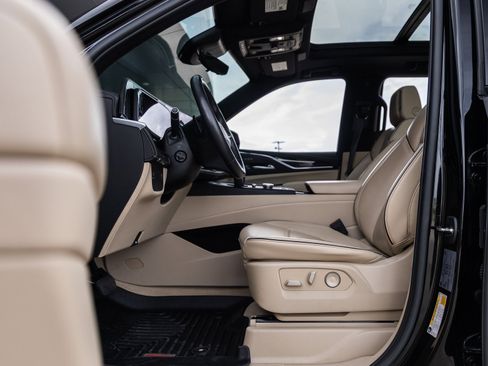 Used 2023 Cadillac Escalade Premium Luxury image 20