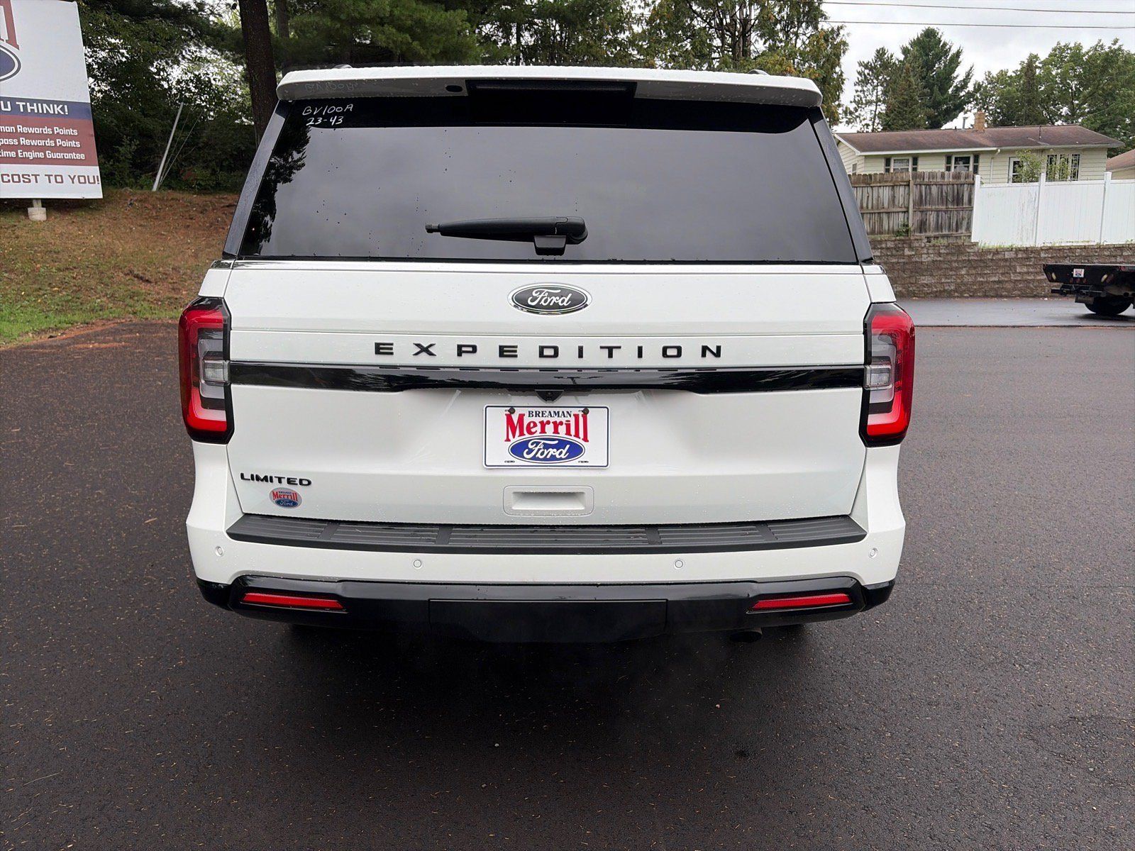 Used 2023 Ford Expedition Limited AWD/4WD image 5