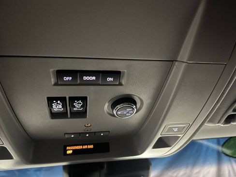 Used 2015 Chevrolet Suburban LT AWD/4WD image 23