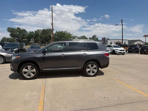 Used 2011 Toyota Highlander Limited w/ Tow Pkg FWD image 6