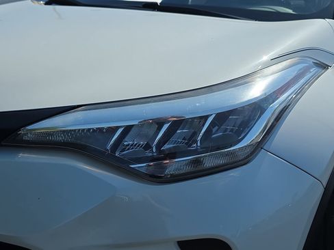 Used 2021 Toyota C-HR XLE FWD image 29