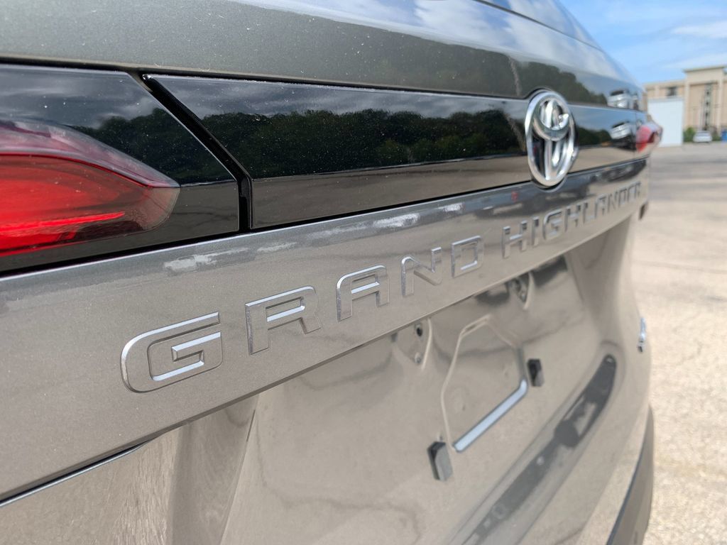 Used 2026 Toyota Grand Highlander AWD Hybrid image 38