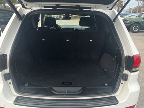 Used 2018 Jeep Grand Cherokee Laredo image 15