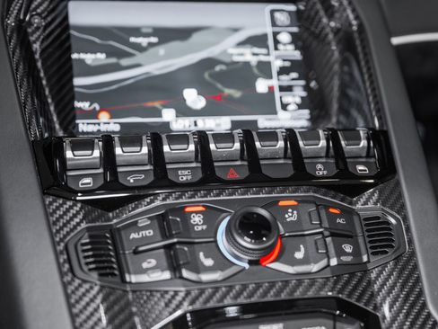 Used 2021 Lamborghini Aventador SVJ AWD/4WD image 39