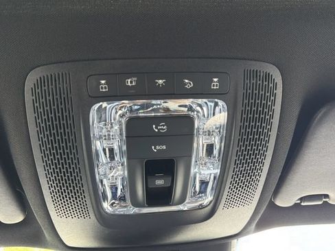 Used 2025 Mercedes-Benz GLB 250 4MATIC image 25