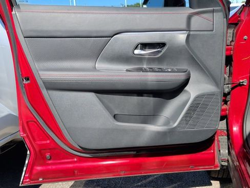 Used 2025 Nissan Kicks SR w/ SR Premium Package FWD image 10
