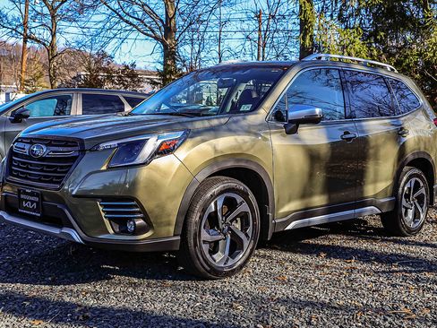 Used 2024 Subaru Forester Touring image 3