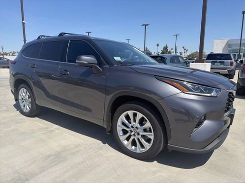 Used 2024 Toyota Highlander Limited FWD image 1