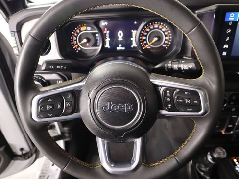 Used 2024 Jeep Wrangler Unlimited Sahara AWD/4WD image 3