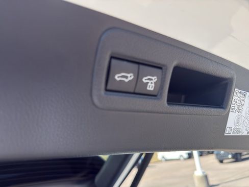 Certified 2024 Toyota Venza XLE image 13