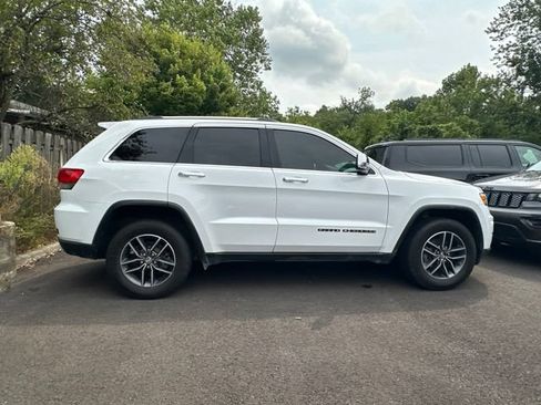 Used 2018 Jeep Grand Cherokee Limited AWD/4WD image 17