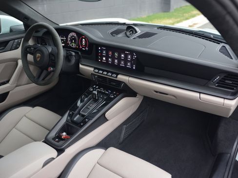 Certified 2025 Porsche 911 Carrera GTS image 28