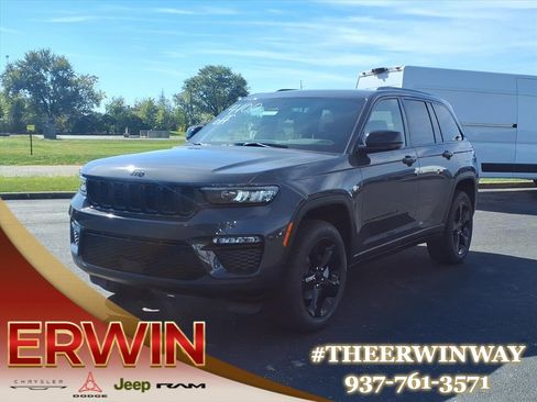 New 2025 Jeep Grand Cherokee Limited w/ Black Appearance Package image 8