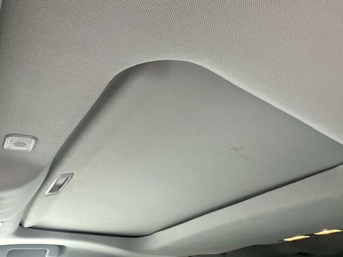 Used 2023 Toyota Highlander XLE image 22