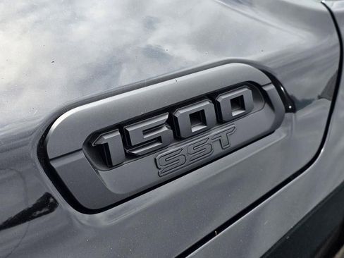 Used 2025 RAM 1500 4x4 Crew Cab image 35