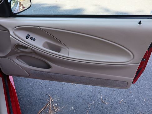 Used 1999 Ford Mustang Convertible RWD image 20