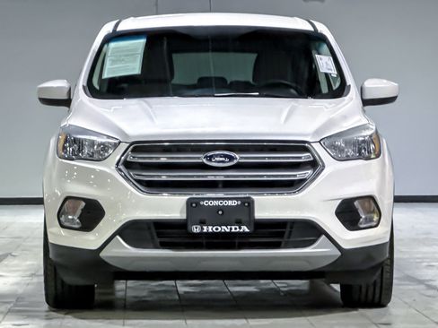 Used 2017 Ford Escape SE image 5