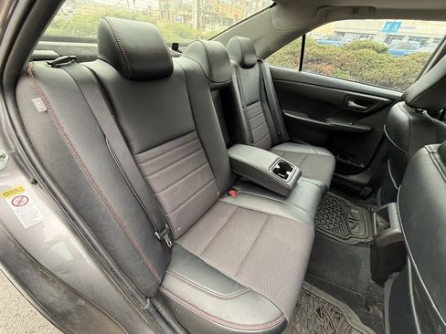 Used 2016 Toyota Camry SE image 13