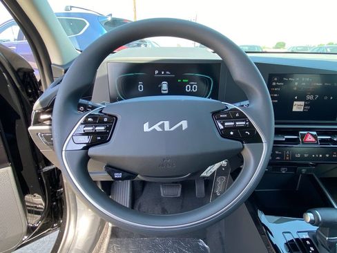 New 2026 Kia Niro LX FWD image 14