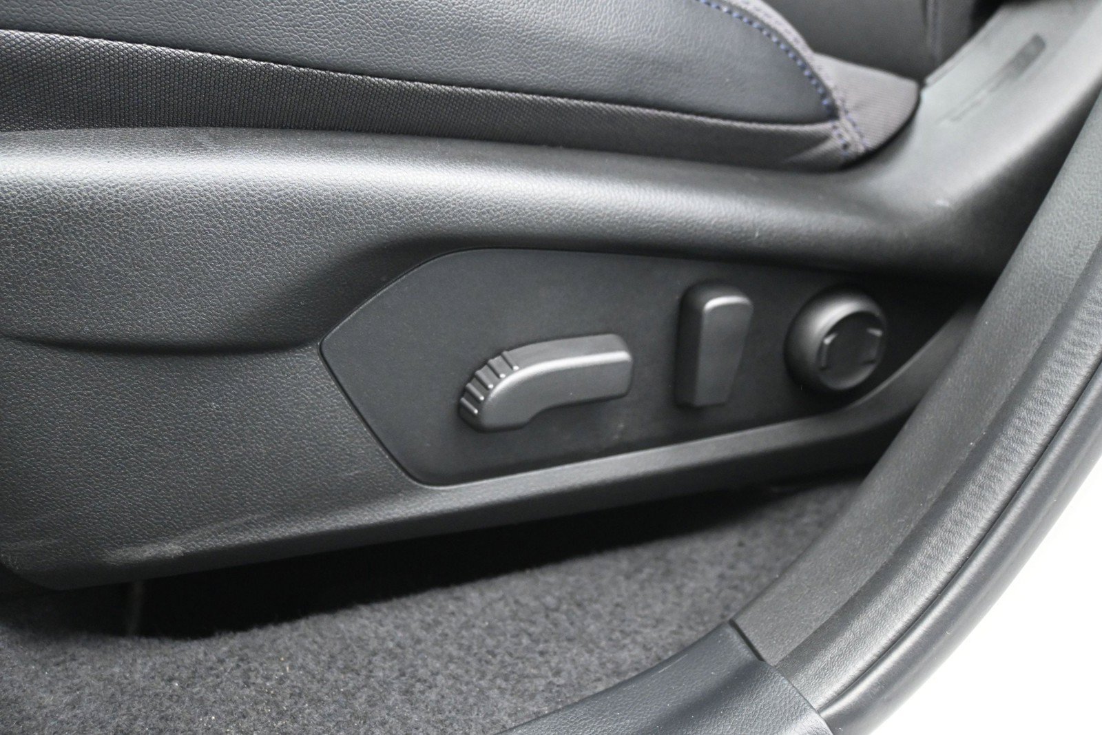 Used 2025 Subaru Forester Premium AWD/4WD image 24