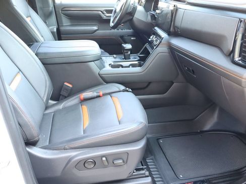 Used 2024 GMC Sierra 1500 AT4 w/ Technology Package AWD/4WD image 16