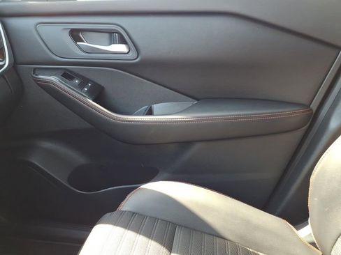 Used 2025 Nissan Rogue SV image 25