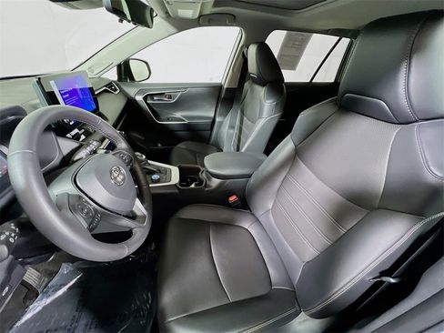Used 2024 Toyota RAV4 Limited image 18