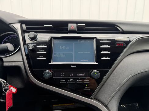 Used 2020 Toyota Camry SE FWD image 17