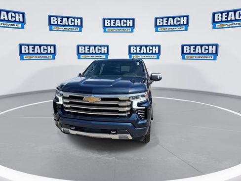 Used 2022 Chevrolet Silverado 1500 High Country w/ Z71 Off-Road Package AWD/4WD image 3