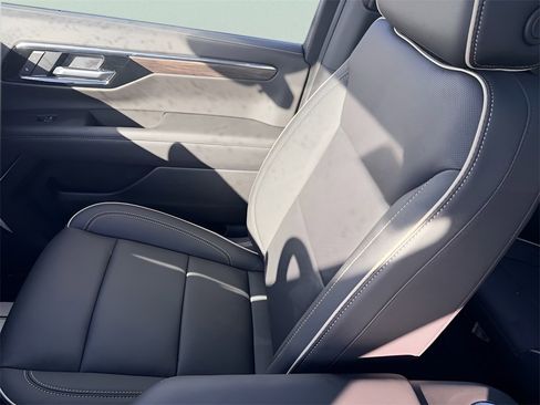 New 2026 Chevrolet Suburban Premier image 29