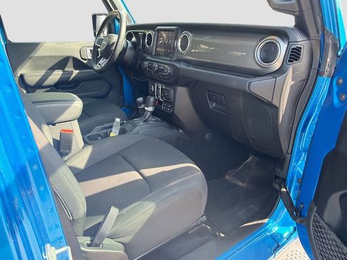 Used 2022 Jeep Wrangler Unlimited Sahara AWD/4WD image 13