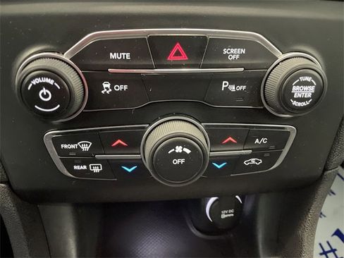 Used 2019 Dodge Charger SXT image 27