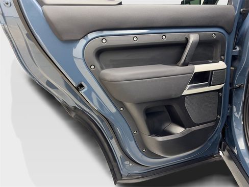 Used 2020 Land Rover Defender 110 SE image 35