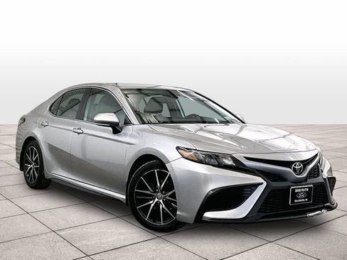 Used 2021 Toyota Camry SE w/ Cold Weather Package FWD image 2