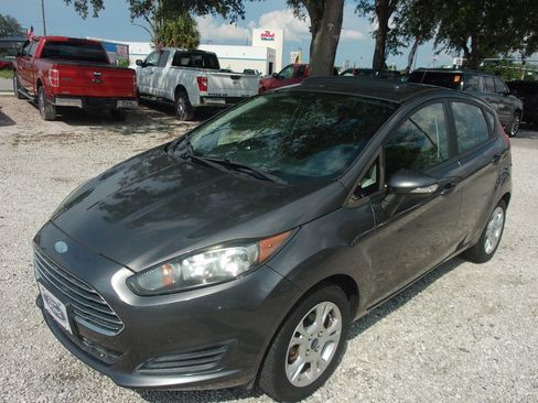 Used 2016 Ford Fiesta SE FWD image 1