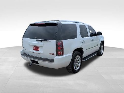 Used 2009 GMC Yukon Denali RWD image 3
