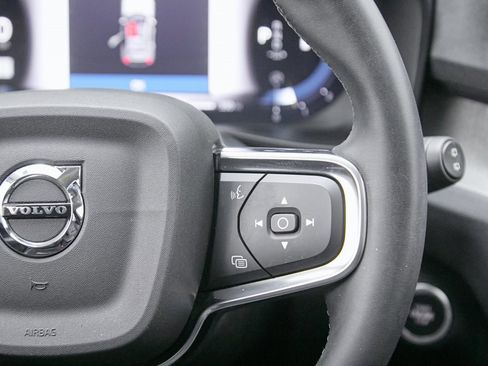 Used 2023 Volvo XC40 B5 Ultimate w/ Protection Package Premier image 32