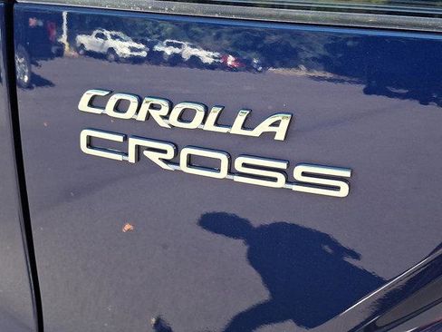 Used 2022 Toyota Corolla Cross XLE image 10