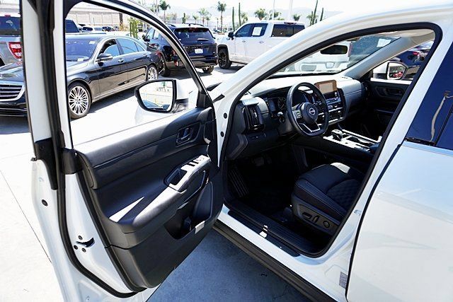 Certified 2023 Nissan Pathfinder SV w/ Black Appearance Package FWD image 47