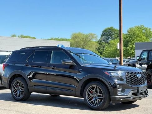 Certified 2025 Ford Explorer ST-Line w/ ST-Line Street Pack AWD/4WD image 39