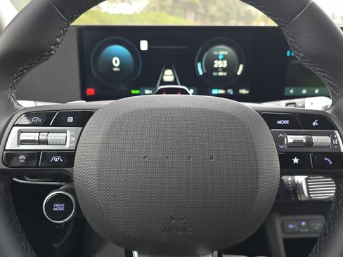 New 2025 Hyundai Ioniq 5 SE image 24