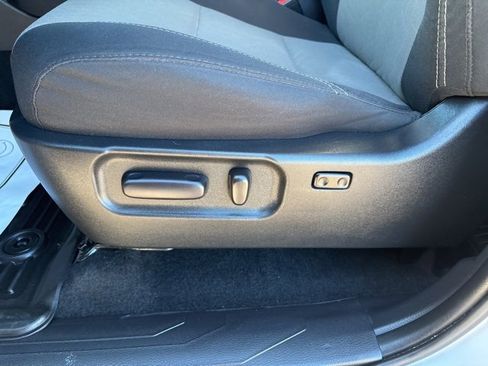 Used 2020 Toyota Tacoma TRD Off-Road image 18