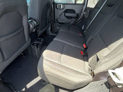 Used 2022 Jeep Wrangler Unlimited Sport AWD/4WD image 16