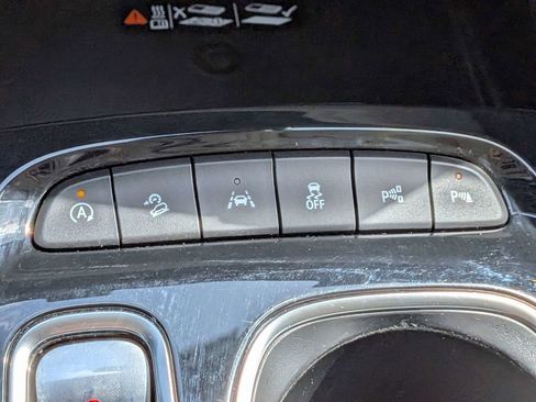 Used 2023 Buick Envision Avenir AWD/4WD image 23