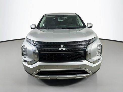 Used 2024 Mitsubishi Outlander SE FWD image 2