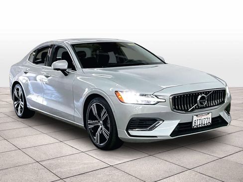 Used 2021 Volvo S60 T8 Inscription image 2