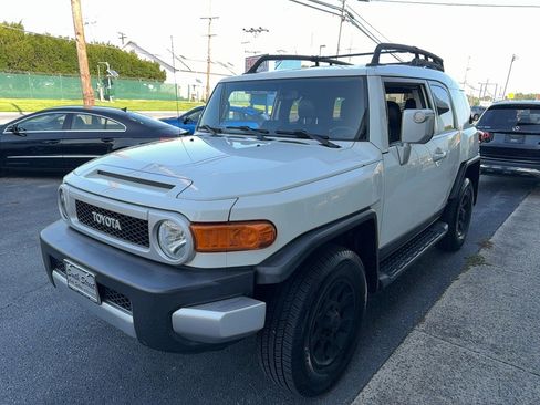 Used 2013 Toyota FJ Cruiser 4WD w/ Upgrade Pkg image 6
