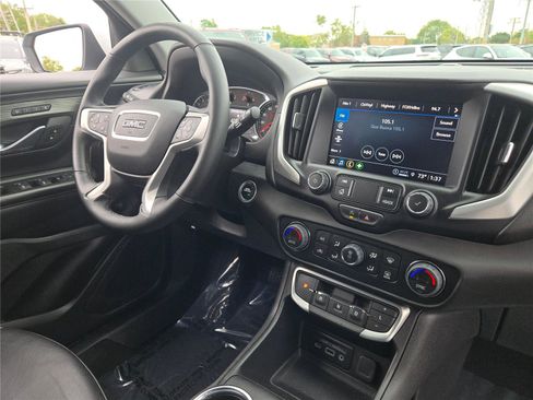 Used 2023 GMC Terrain SLT image 8