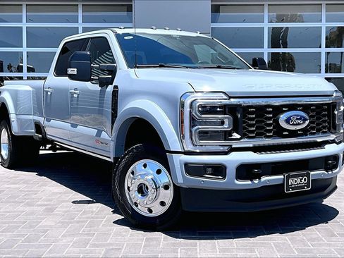 Used 2025 Ford F450 Platinum w/ FX4 Off-Road Package AWD/4WD image 3