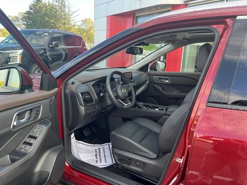 Used 2021 Nissan Rogue SL image 3